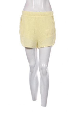 Γυναικείο κοντό παντελόνι Bershka, Μέγεθος L, Χρώμα Κίτρινο, Τιμή 5,75 €