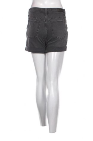 Дамски къс панталон Hollister, Размер S, Цвят Сив, Цена 72,00 лв.