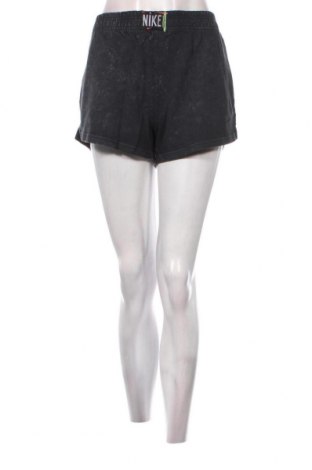 Γυναικείο κοντό παντελόνι Nike, Μέγεθος M, Χρώμα Γκρί, Τιμή 9,28 €