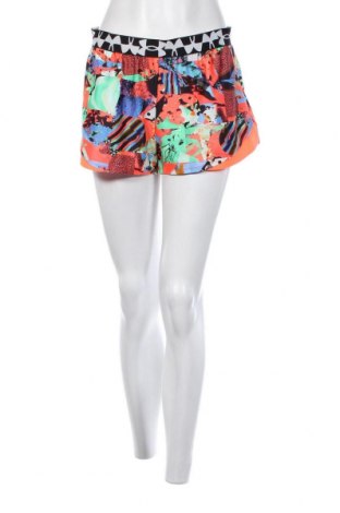 Γυναικείο κοντό παντελόνι Under Armour, Μέγεθος M, Χρώμα Πολύχρωμο, Τιμή 24,12 €