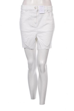 Γυναικείο κοντό παντελόνι Yours, Μέγεθος XL, Χρώμα Λευκό, Τιμή 4,31 €