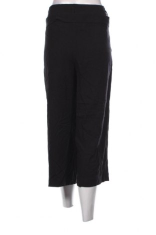 Дамски панталон Christian Berg, Размер M, Цвят Черен, Цена 68,00 лв.