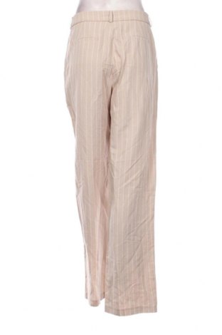Дамски панталон Christian Berg, Размер M, Цвят Бежов, Цена 20,40 лв.