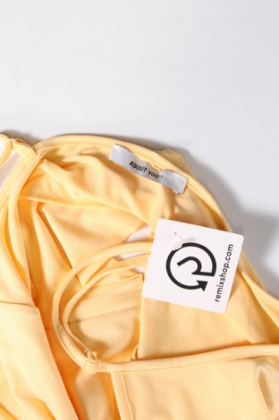 Γυναικείο αμάνικο μπλουζάκι About You, Μέγεθος M, Χρώμα Κίτρινο, Τιμή 13,92 €
