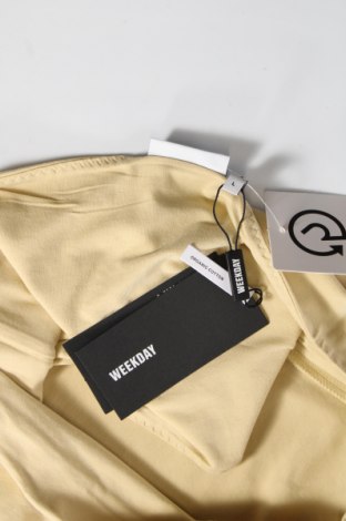 Γυναικείο αμάνικο μπλουζάκι Weekday, Μέγεθος L, Χρώμα  Μπέζ, Τιμή 3,25 €