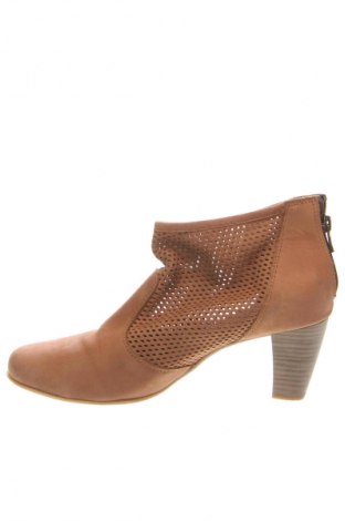 Botine de damă Caprice, Mărime 38, Culoare Bej, Preț 191,33 Lei