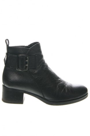 Botine de damă Clarks, Mărime 38, Culoare Negru, Preț 295,92 Lei