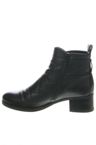 Botine de damă Clarks, Mărime 38, Culoare Negru, Preț 295,92 Lei