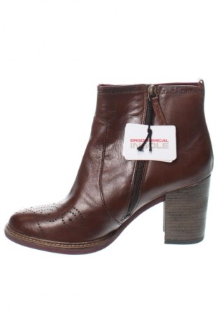 Botine de damă Tamaris, Mărime 40, Culoare Maro, Preț 94,99 Lei