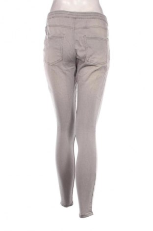 Damen Jeans Beloved, Größe M, Farbe Grau, Preis € 6,99