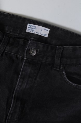 Damskie jeansy Bershka, Rozmiar XS, Kolor Szary, Cena 29,99 zł