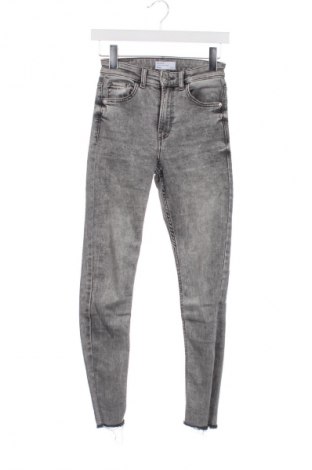 Damen Jeans Bershka, Größe XS, Farbe Grau, Preis € 12,79