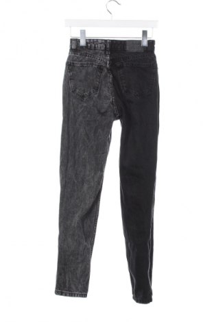 Damen Jeans Bershka, Größe XS, Farbe Grau, Preis 10,99 €