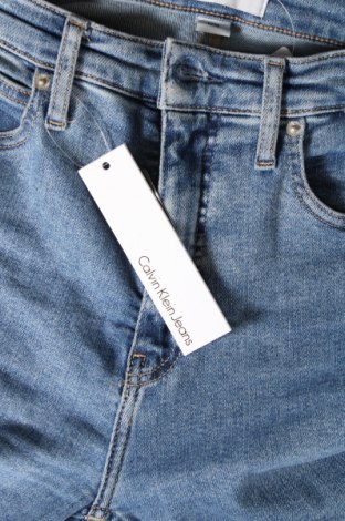 Дамски дънки Calvin Klein Jeans, Размер L, Цвят Син, Цена 165,49 лв.