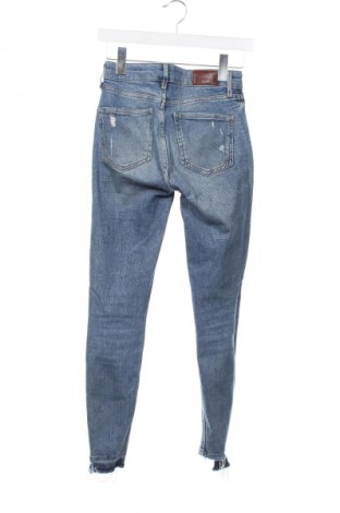 Damskie jeansy River Island, Rozmiar XS, Kolor Niebieski, Cena 56,99 zł