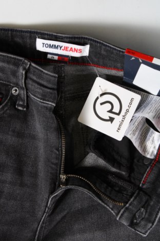 Дамски дънки Tommy Jeans, Размер S, Цвят Черен, Цена 118,99 лв.