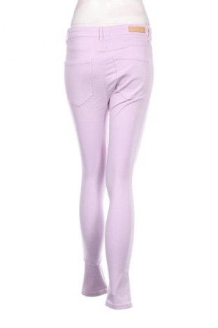 Damen Cordhose Stradivarius, Größe M, Farbe Lila, Preis 8,99 €