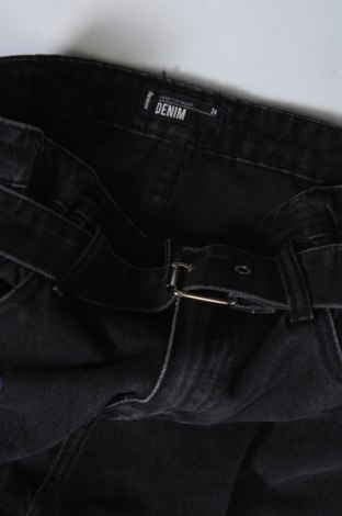 Pantaloni scurți de femei Sinsay, Mărime XS, Culoare Negru, Preț 28,99 Lei