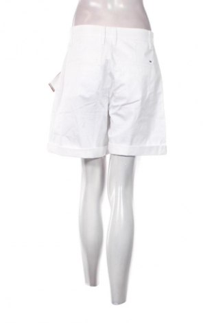 Női rövidnadrág Tommy Hilfiger, Méret M, Szín Fehér, Ár 39 669 Ft