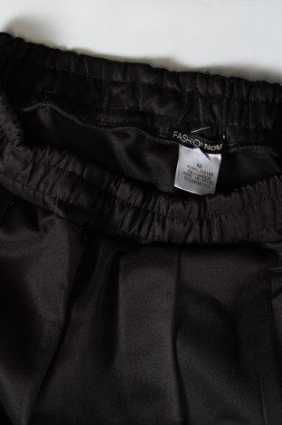 Damenhose Fashion nova, Größe M, Farbe Schwarz, Preis 10,49 €