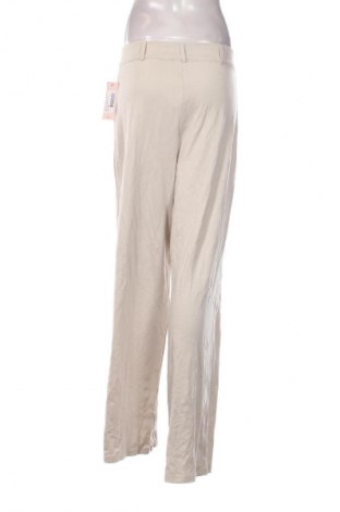 Pantaloni de femei Nelly, Mărime M, Culoare Bej, Preț 122,99 Lei