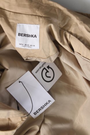 Дамски шлифер Bershka, Размер M, Цвят Бежов, Цена 37,99 лв.