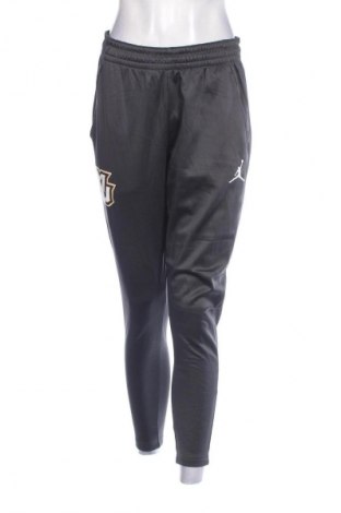 Pantaloni trening de femei Air Jordan Nike, Mărime M, Culoare Gri, Preț 116,99 Lei