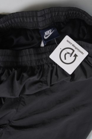 Pantaloni scurți pentru copii Nike, Mărime 14-15y/ 168-170 cm, Culoare Gri, Preț 56,99 Lei