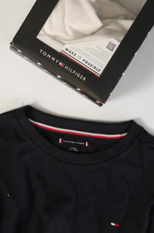 Παιδικό σύνολο Tommy Hilfiger, Μέγεθος 4-5y/ 110-116 εκ., Χρώμα Πολύχρωμο, Τιμή 30,99 €