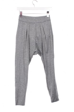 Dětské tepláky H&M Sport, Velikost 4-5y/ 110-116 cm, Barva Šedá, Cena  179,00 Kč