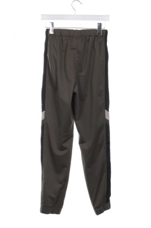 Pantaloni de trening, pentru copii Nike, Mărime 13-14y/ 164-168 cm, Culoare Verde, Preț 53,99 Lei