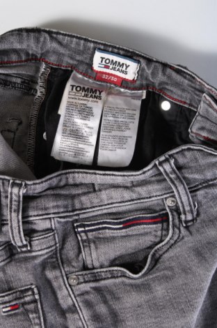 Herren Jeans Tommy Jeans, Größe M, Farbe Grau, Preis 26,49 €