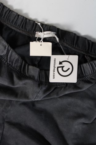 Pantaloni scurți de bărbați Reserved, Mărime L, Culoare Gri, Preț 46,99 Lei