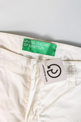 Męskie szorty United Colors Of Benetton, Rozmiar M, Kolor ecru, Cena 47,99 zł