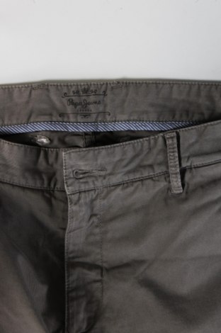 Pantaloni de bărbați Pepe Jeans, Mărime M, Culoare Gri, Preț 121,99 Lei