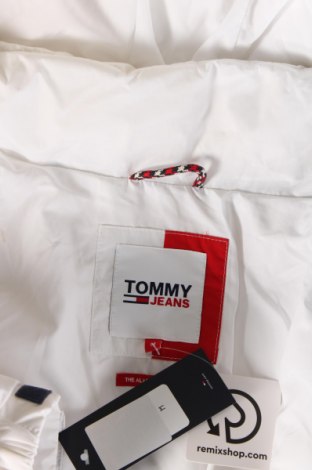 Мъжко яке Tommy Jeans, Размер M, Цвят Бял, Цена 254,99 лв.