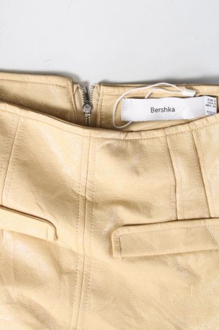 Φούστα Bershka, Μέγεθος S, Χρώμα  Μπέζ, Τιμή 6,49 €