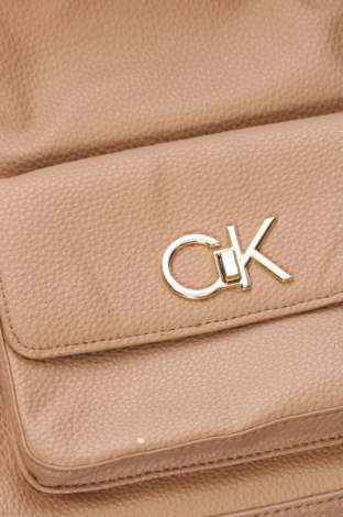 Раница Calvin Klein, Цвят Бежов, Цена 174,99 лв.