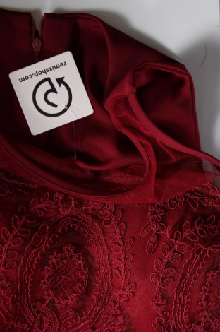 Kleid, Größe S, Farbe Rot, Preis € 17,99