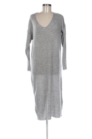 Kleid Bershka, Größe M, Farbe Grau, Preis 10,99 €