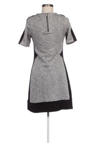 Kleid Gina, Größe M, Farbe Grau, Preis € 10,49