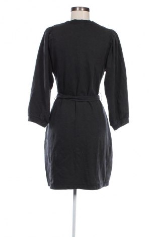 Kleid Pieces, Größe L, Farbe Grau, Preis 10,29 €