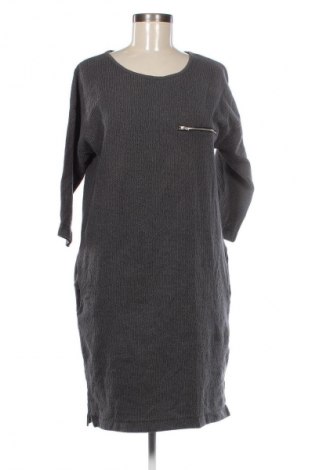 Kleid Saint Tropez, Größe M, Farbe Grau, Preis € 5,49