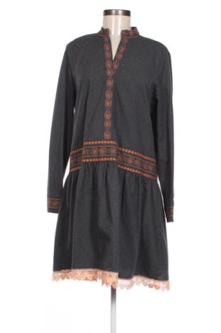 Kleid Trendyol, Größe L, Farbe Grau, Preis € 44,59