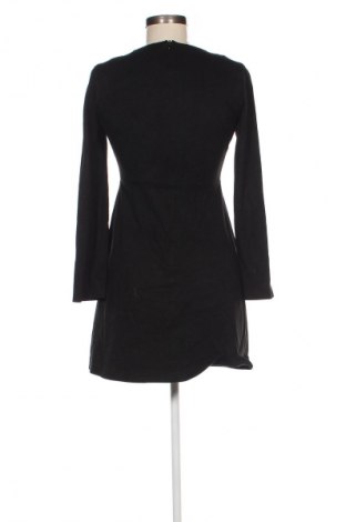 Kleid Zara Trafaluc, Größe S, Farbe Schwarz, Preis 15,99 €