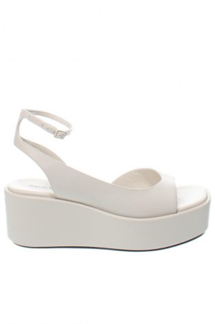 Sandalen Calvin Klein, Größe 38, Farbe Beige, Preis € 174,99