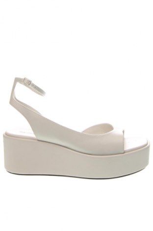 Szandálok Calvin Klein, Méret 40, Szín Bézs, Ár 67 329 Ft