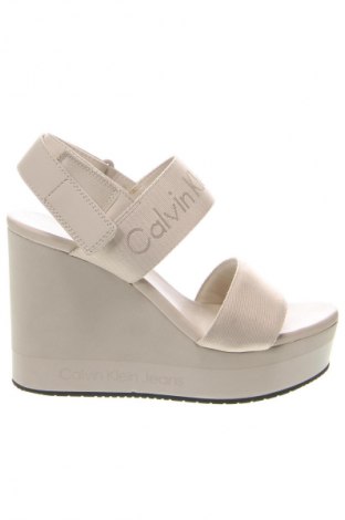 Sandale Calvin Klein Jeans, Mărime 38, Culoare Bej, Preț 322,99 Lei