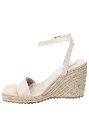 Sandalen Reserved, Größe 40, Farbe Beige, Preis € 13,99