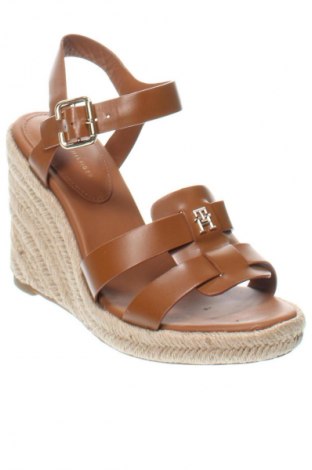 Sandalen Tommy Hilfiger, Größe 39, Farbe Braun, Preis 117,99 €